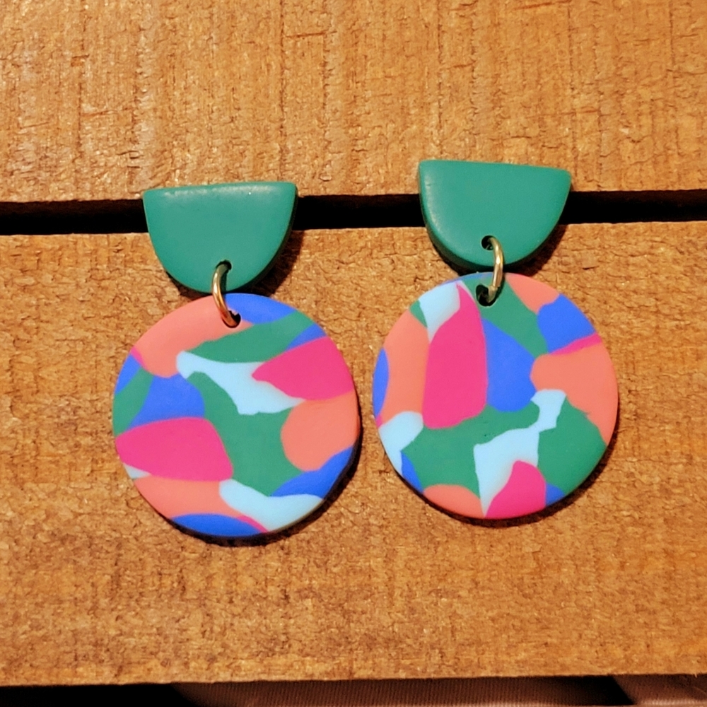 💟 Green MultiColored Camo Clay Earrings